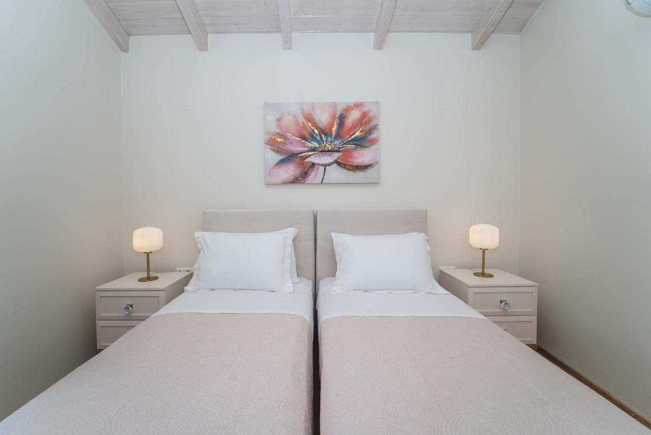 Vincenzo Suites Nydri  Extérieur photo