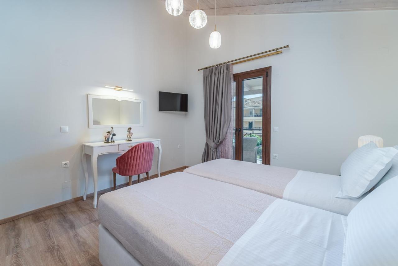 Vincenzo Suites Nydri  Extérieur photo